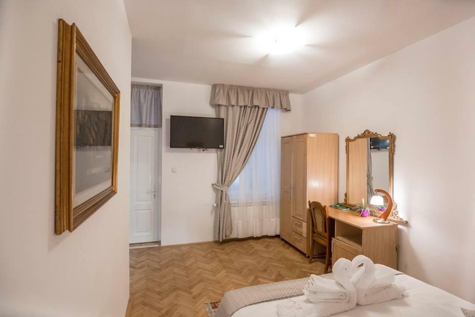 Pensiunea San Gennaro Миеркуря Чук Екстериор снимка