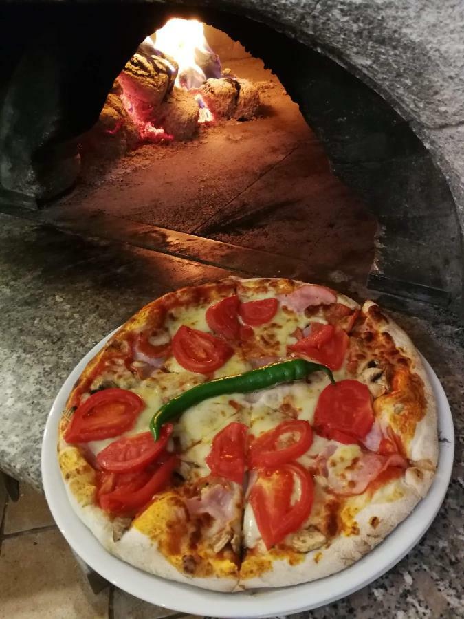 Pensiunea San Gennaro Миеркуря Чук Екстериор снимка
